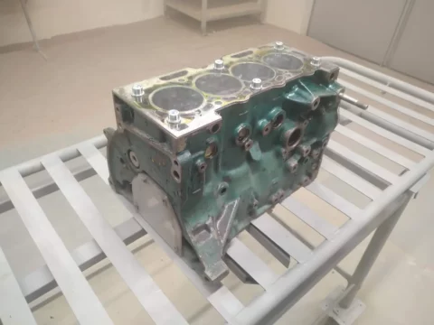 Motorblock vor dem Softstrahlen