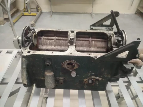 Bloc moteur et carter avant nettoyage mécanique