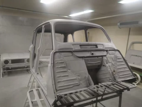 Karosserie Fiat 500 nach dem Softstrahlen