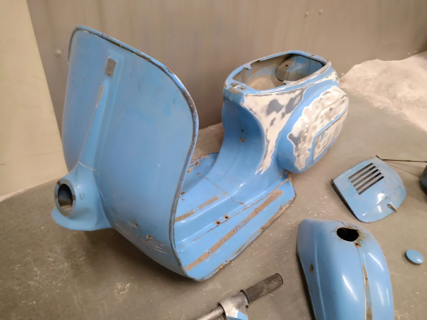 Rollerkarosserie vor dem Sandstrahlen