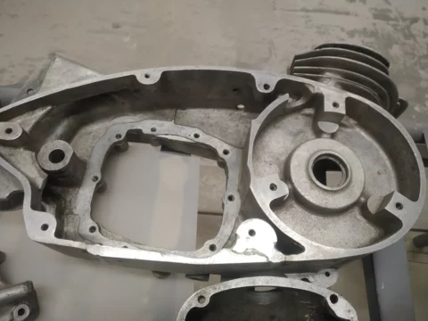 Carter moteur avant nettoyage mécanique