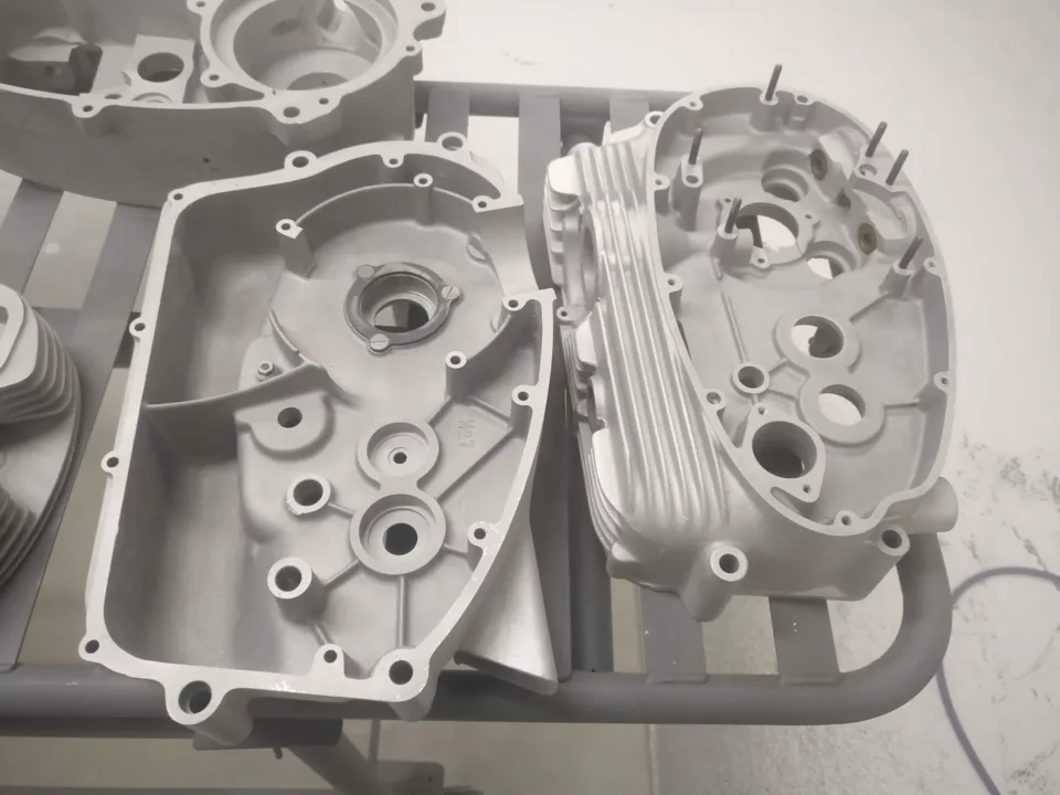 Aluminium-Motorgehäuse nach der mechanischen Reinigung