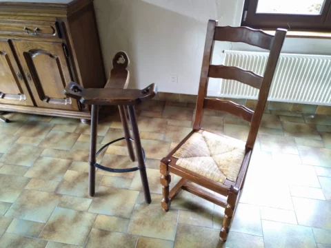 Stuhl und Hocker vor dem Softstrahlen