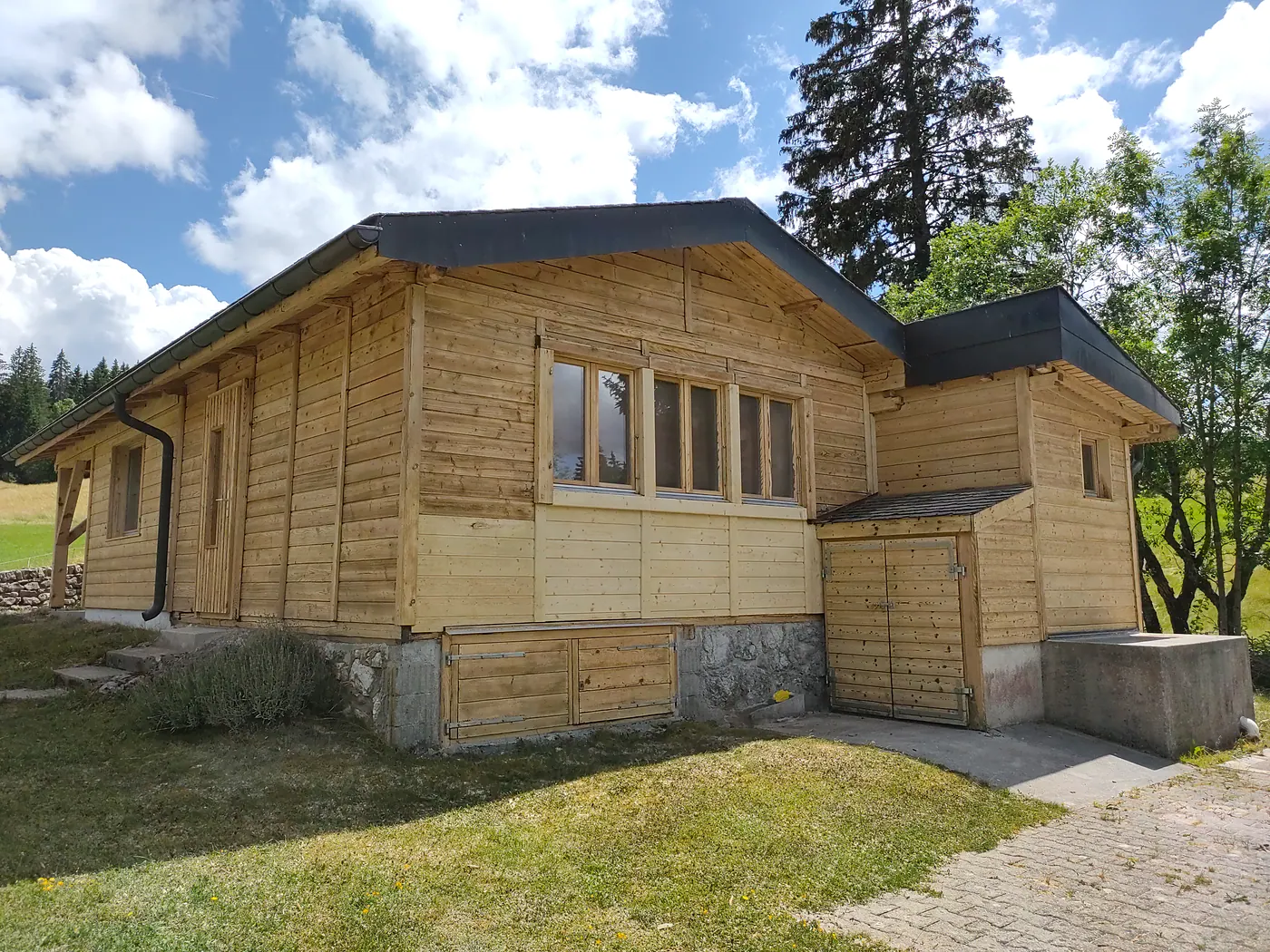 Holzchalet nach dem Softstrahlen