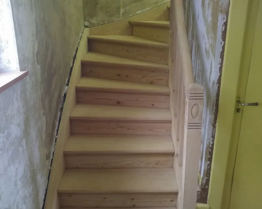 Gewendelte Treppe eines alten Hauses: Baustelle von Ma-Tek (Softstrahlen), Foto 2