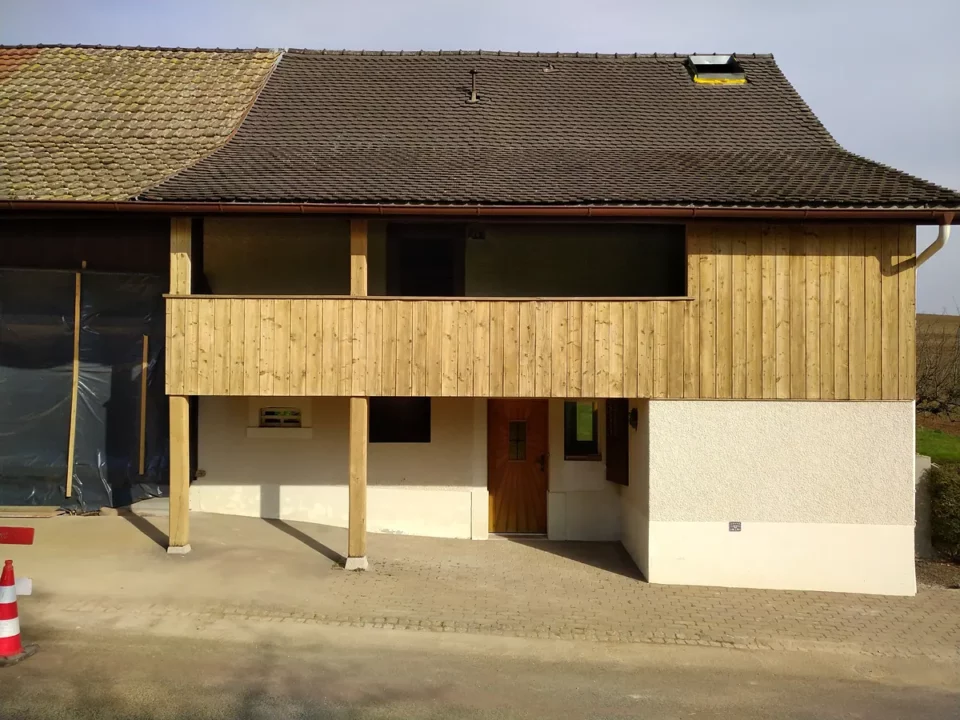 Renoviertes Bauernhaus: Fassade und Vordach: Baustelle von Ma-Tek (Softstrahlen), Foto 6