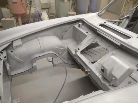Motorraum nach dem Softstrahlen
