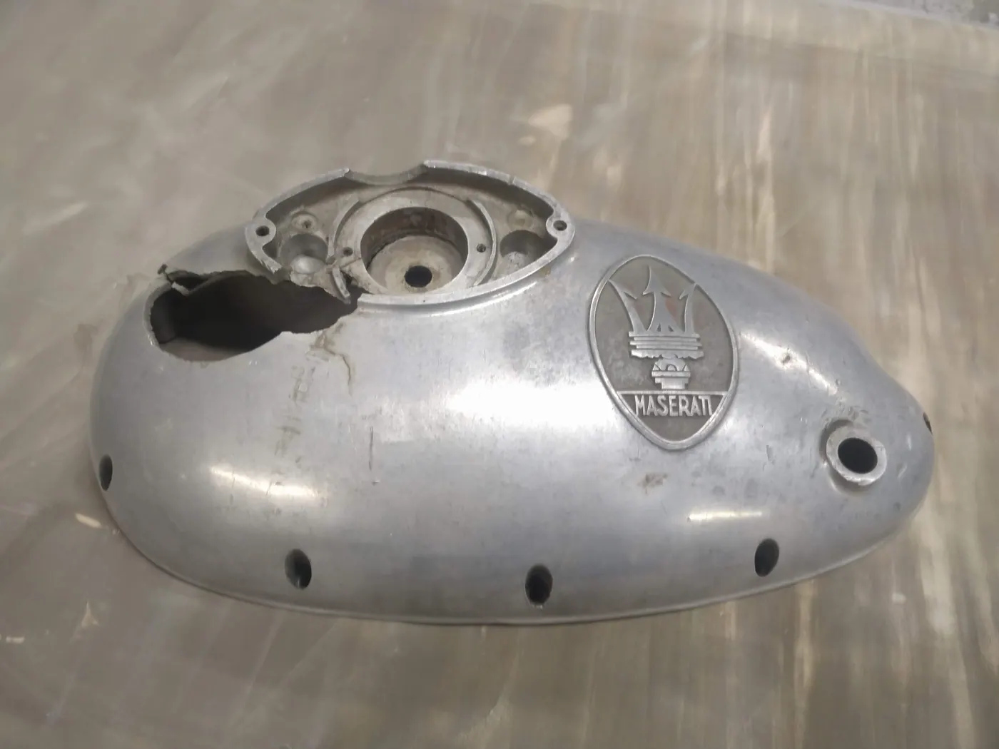 Aluminium-Gehäusedeckel vor dem Glasperlenstrahlen