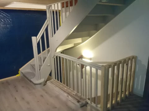 Treppe und Geländer vor dem Softstrahlen