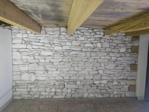 Kellermauer aus Stein nach dem Softstrahlen