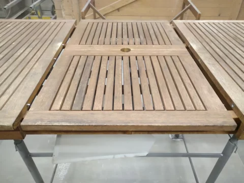 Gartentischplatten vor dem Softstrahlen