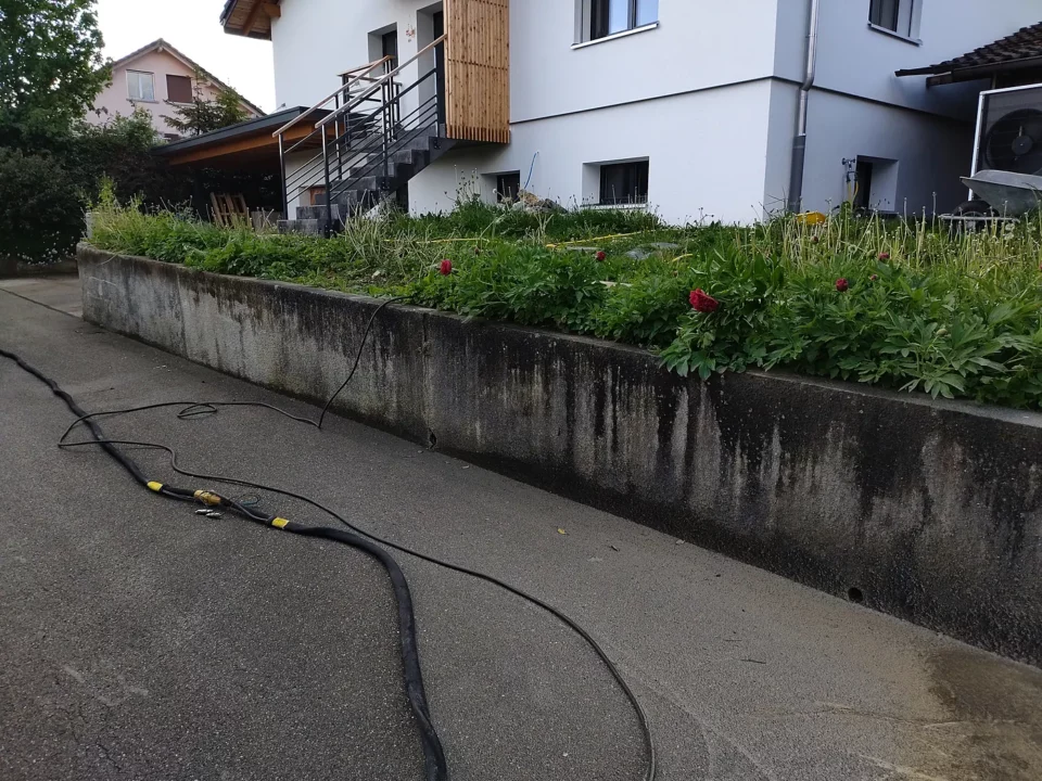 Mäuerchen und Treppen aus Beton – Baustelle von Ma-Tek (Nassstrahlen), Foto 3