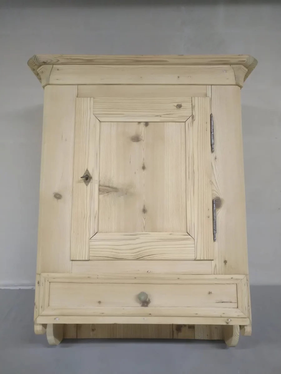 Armoire murale en bois après aérogommage