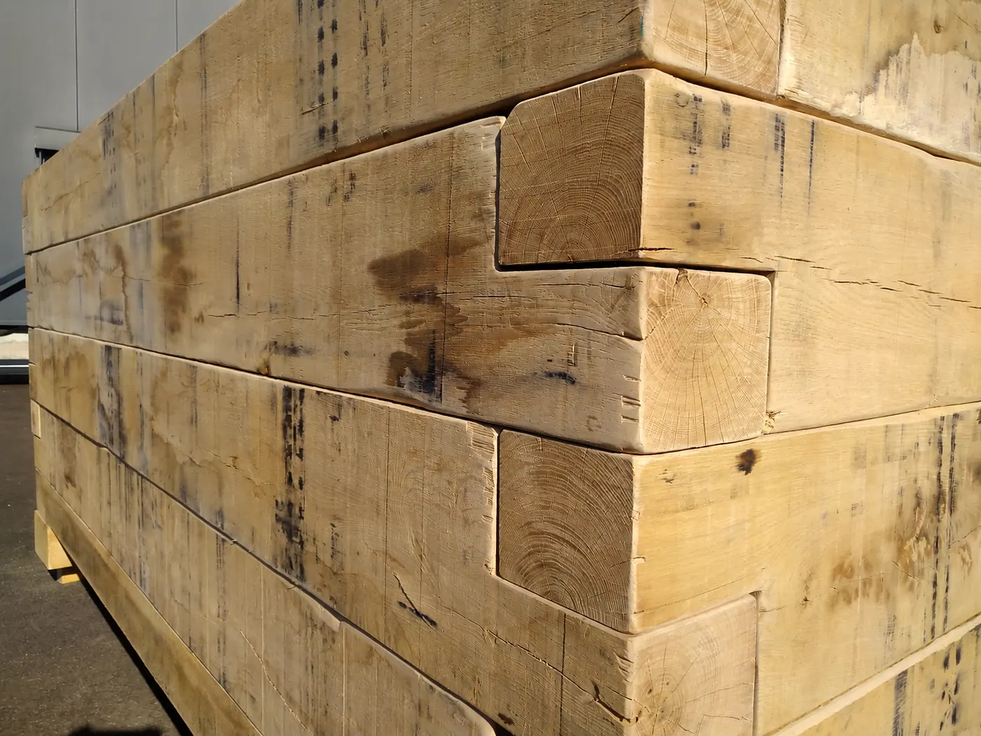 Bac en bois massif (détail) avant aérogommage