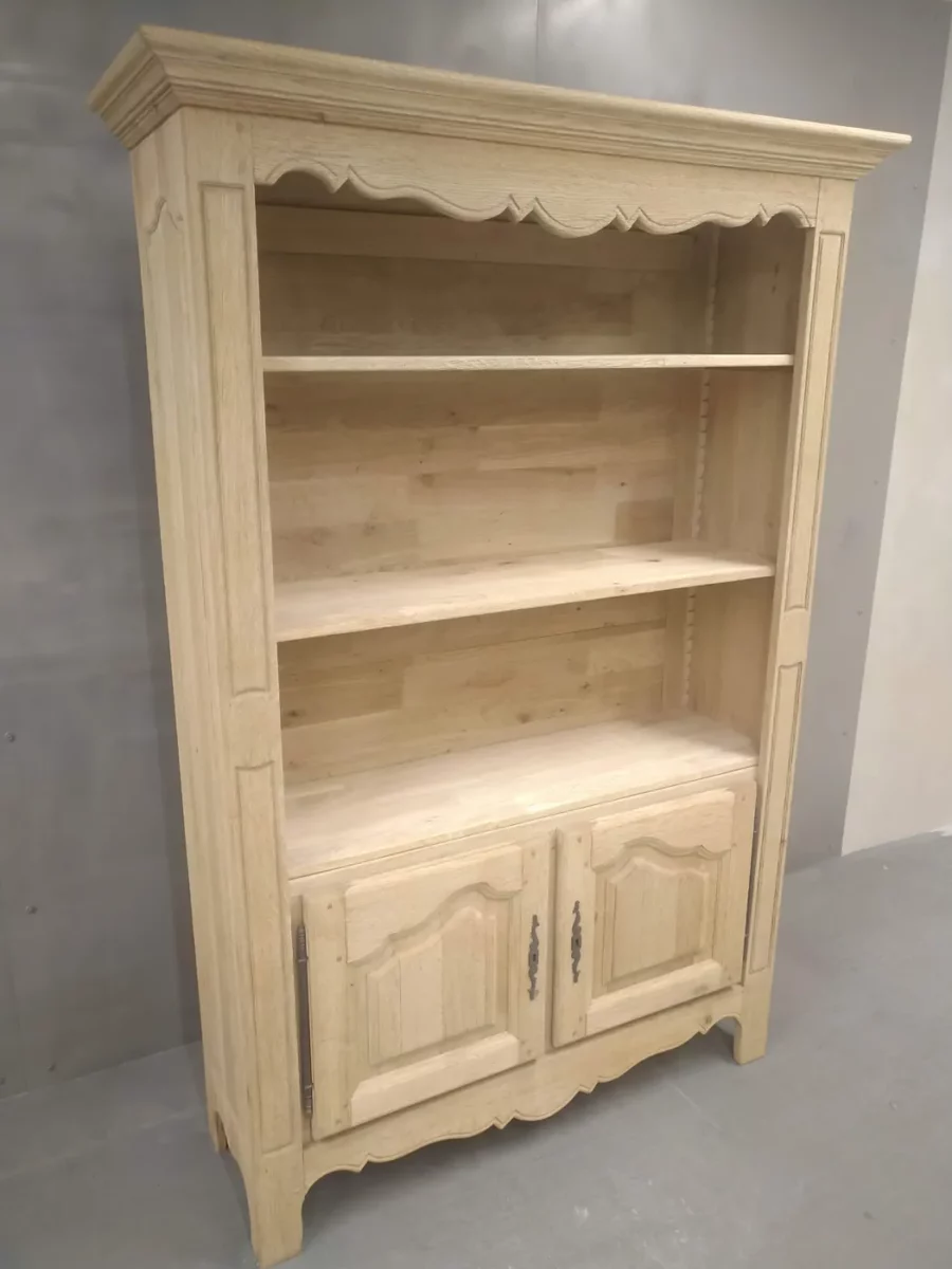 Bibliothèque en bois après aérogommage