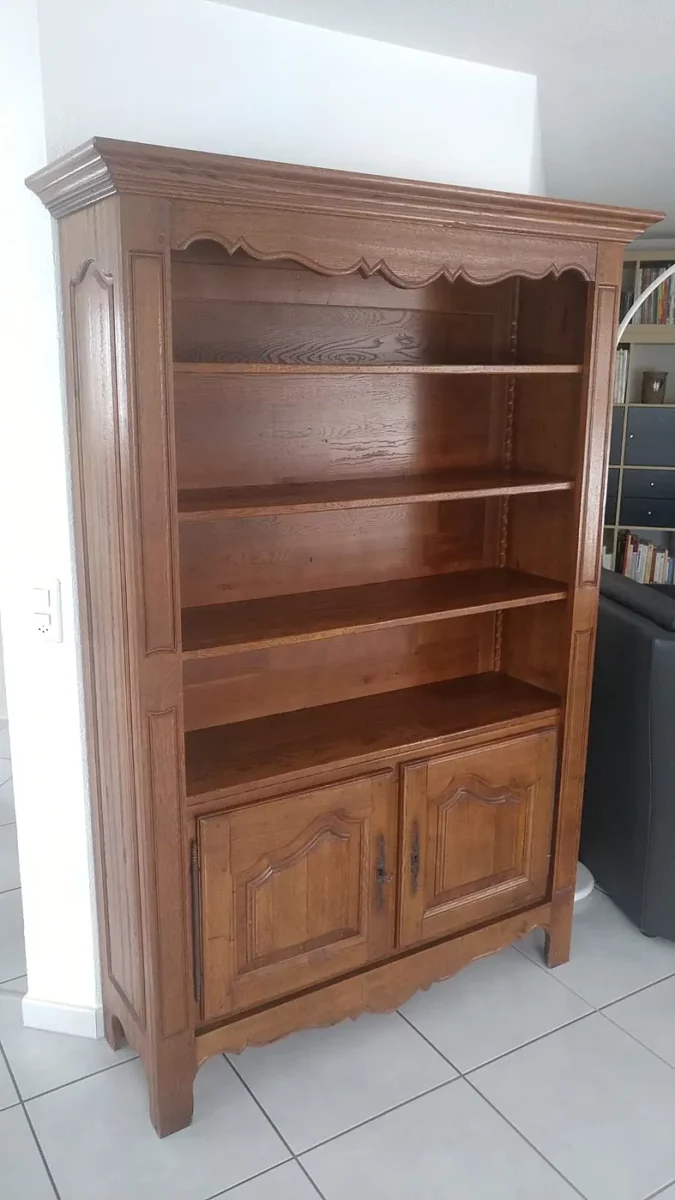 Bibliothèque en bois avant aérogommage