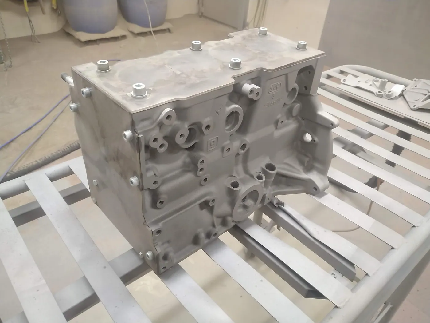 Bloc moteur après nettoyage mécanique