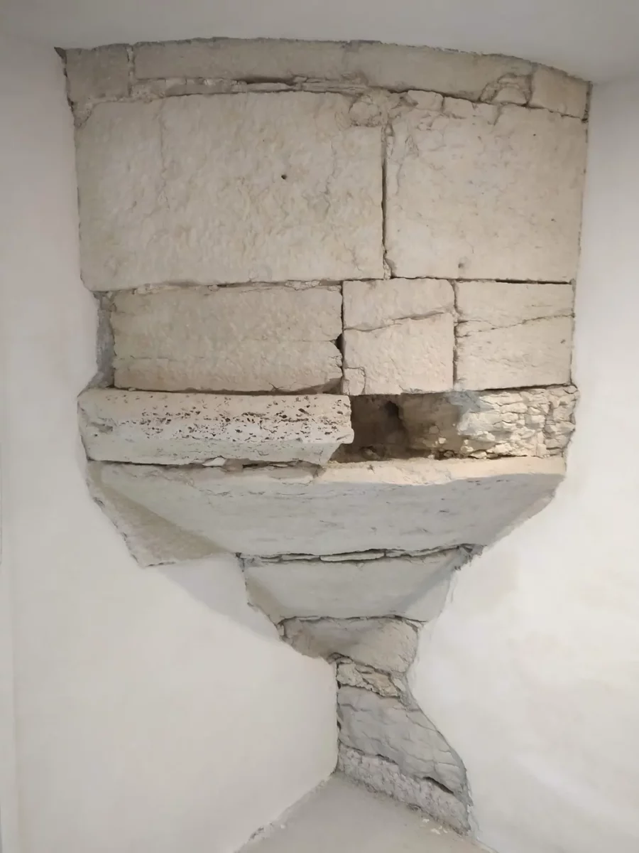 Cheminée en pierre après aérogommage