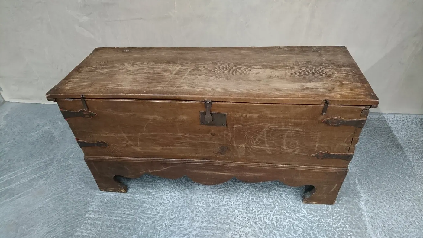 Coffre ancien avant aérogommage