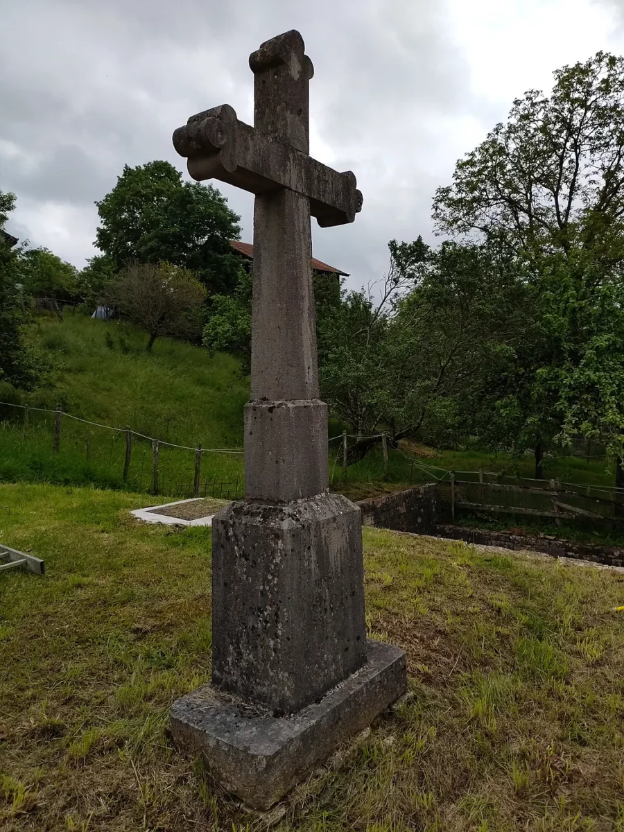 Croix en pierre avant hydrogommage