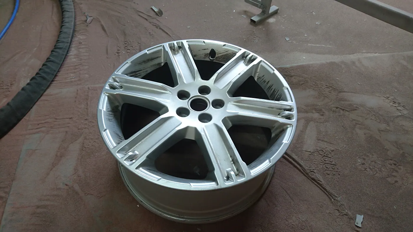 Jante en aluminium avant sablage